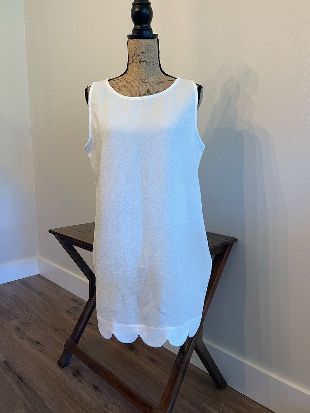 Mittoshop White Dress with Scalloped Hem Size Large